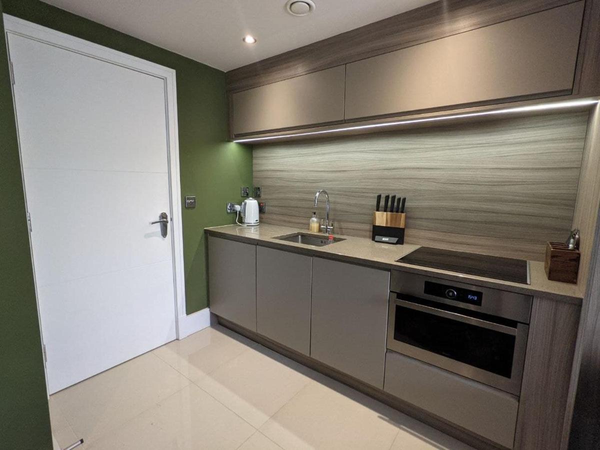 The Botanist's Hideout - Luxury Retreat With Parking Apartamento